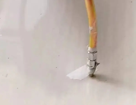 孝义瓷砖空鼓维修公司专业解答在瓷砖铺贴过程中，如果使用的砂料过粗（如全部使用了粗砂），可能会导致以下问题